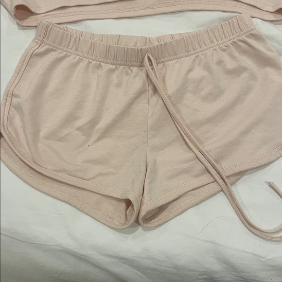 Pink cropped two piece set (tshirt hoodie + shorts) - Picture 6 of 7